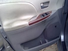 2011 TOYOTA SIENNA SILVER XLE 3.5 AT 2WD.  Z24871